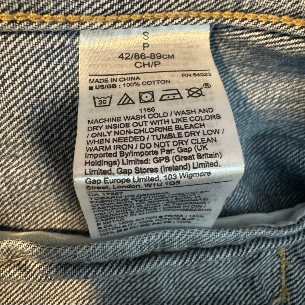 Banana Republic Classic Denim Jacket | Excellent Used Condition - Picture 9 of 10